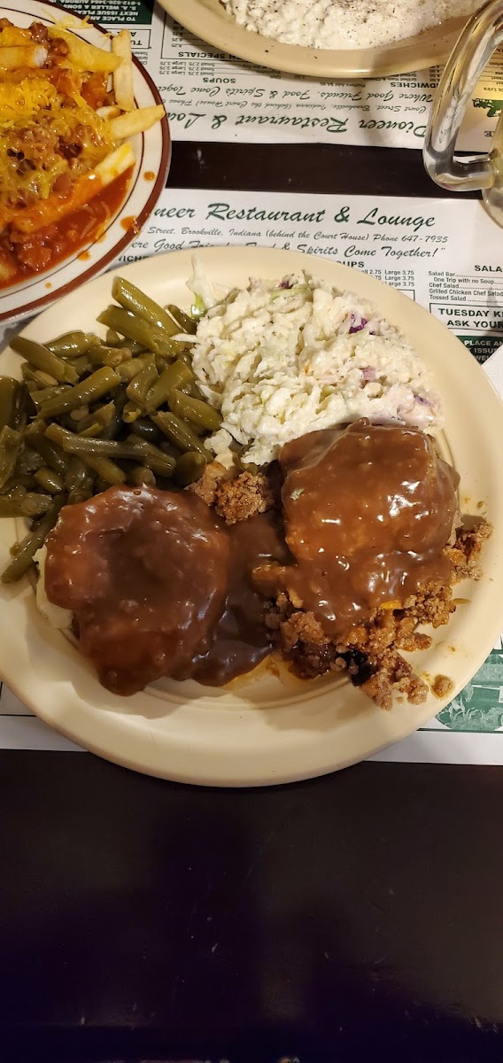 Pioneer Restaurant & Lounge-10