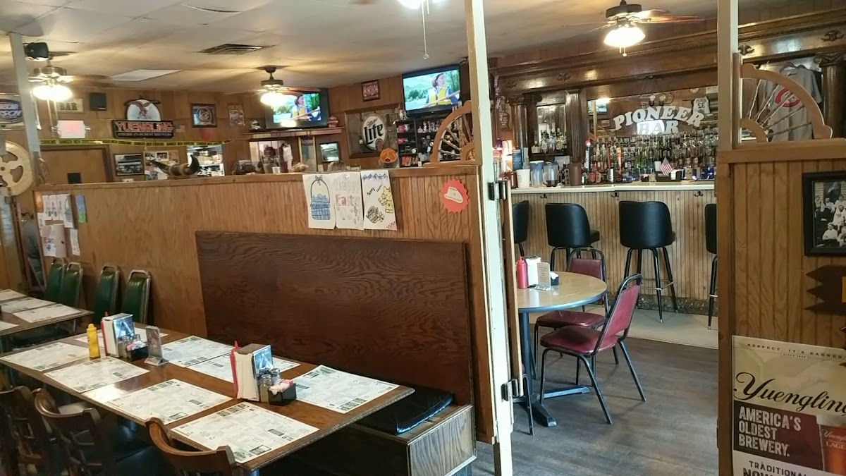 Pioneer Restaurant & Lounge-2